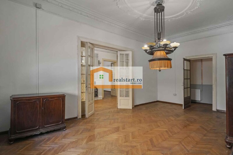 Cartierul Evreiesc, S+P+E+Pod, curte libera 300mp, ideal cabinete, birouri