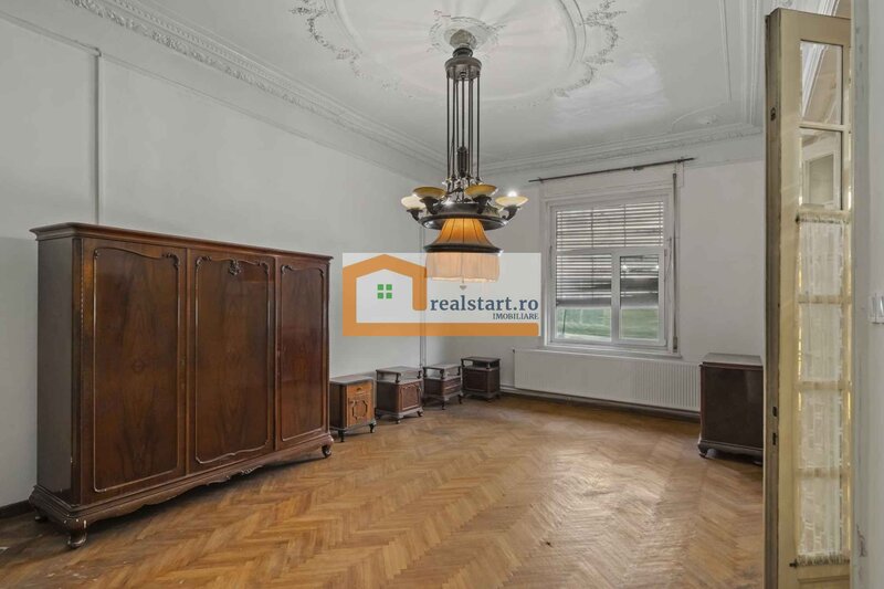 Cartierul Evreiesc, S+P+E+Pod, curte libera 300mp, ideal cabinete, birouri